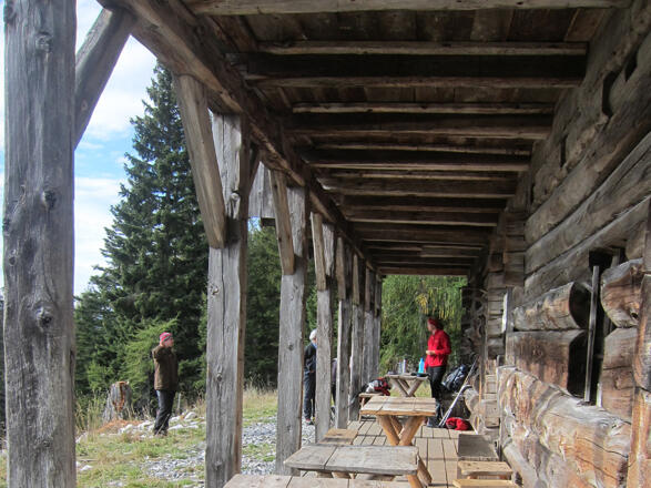 Sonnenplatzerl vor der Bärenriedlauhütte