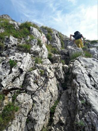 Eine der versicherte Kletterpassagen des Hofersteigs