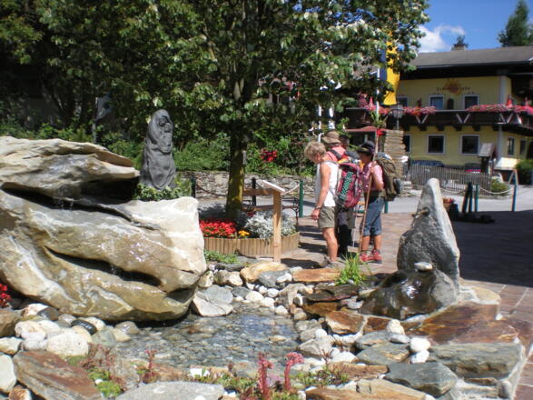 Am Dorfbrunnen Stuhlfelden