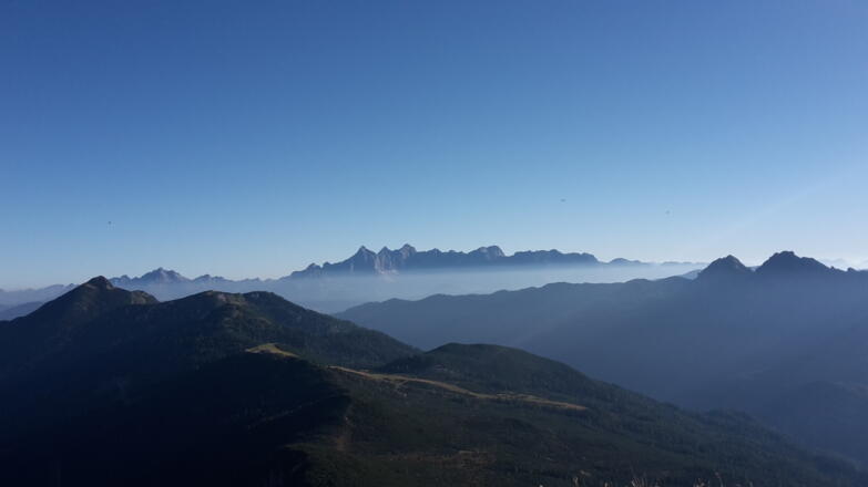 Aussicht vom Bärenstaffl auf Strimskogel und Dachsteingebirge