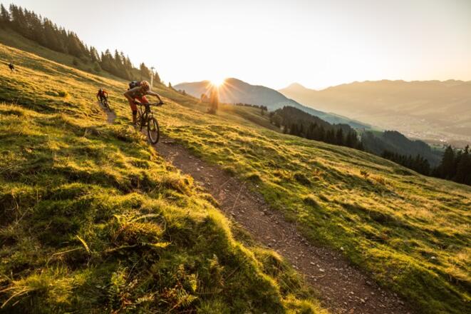 Auf dem Fleckalmtrail bei Sonnenuntergang