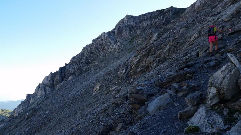 Anstieg über steilen und grölligen Fels