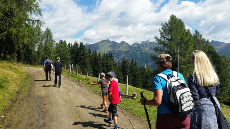 nach ca. 100 Metern links abbiegen