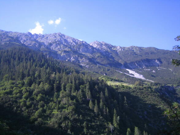 Blick auf die Lattenspitze und Thaurer Alm