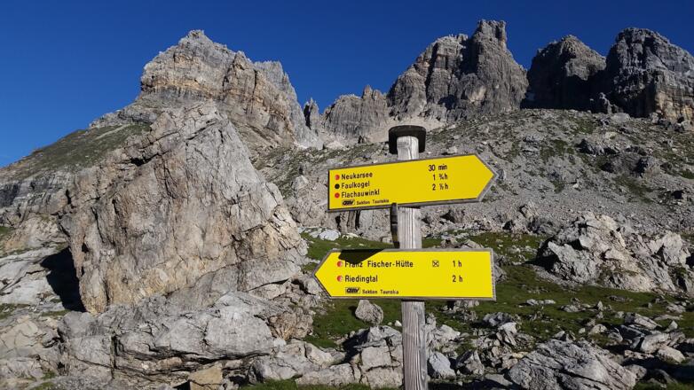 Wegbeschilderung folgen