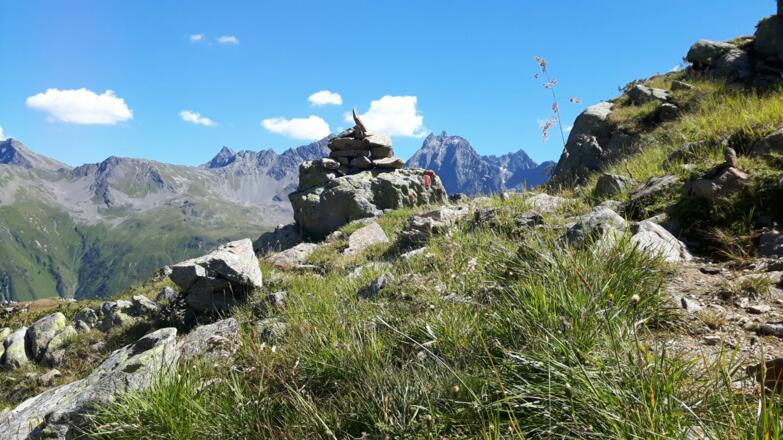 Emil-Roth-Weg, Markierung