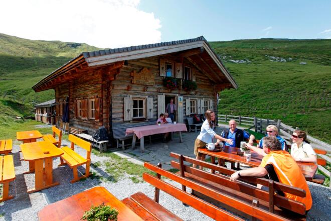 gemütliche Jause auf der Feldinghütte