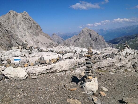 Steinmännchen markieren den Weg