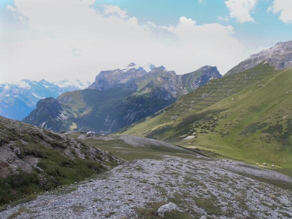 Blick vom Gipfel zur Hütte - nur ein kleines Stück entfernt