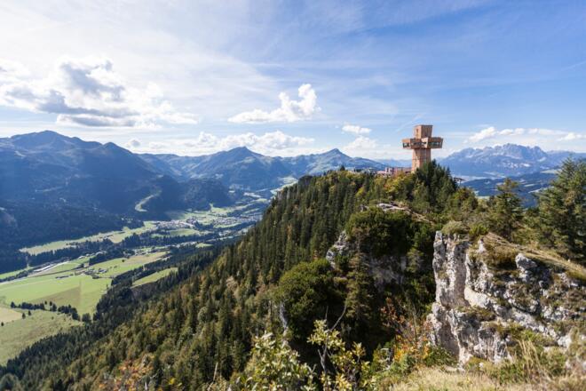 Größtes begehbares Jakobskreuz Buchensteinwand