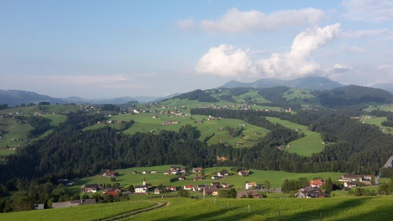 Blick auf Müselbach vom Feldweg Richtung Vöglen