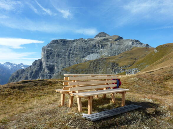 Sitzbank beim Padasterhochhaus mit Blick zur Kirchdachspitze