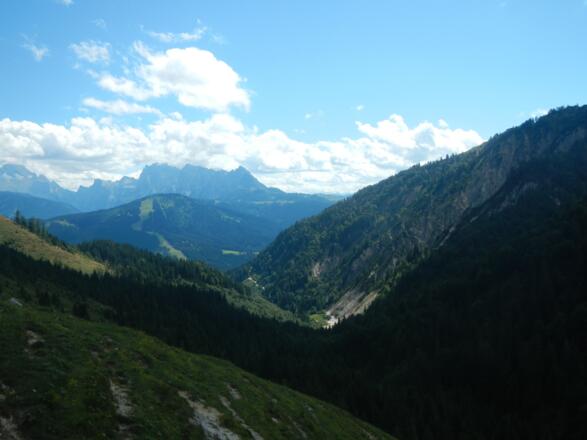 Herrliche Aussicht auf die umliegenden Berge bei der Rinnbergalm