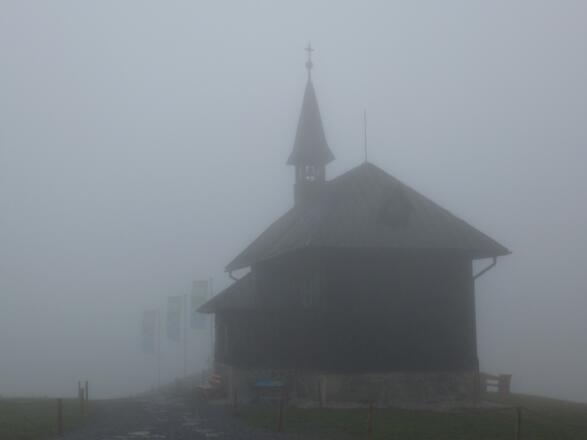 Die Gipfelkapelle - ...wird häufig mit Einsamkeit und einer besonderen, gespenstischen Atmosphäre belohnt. 