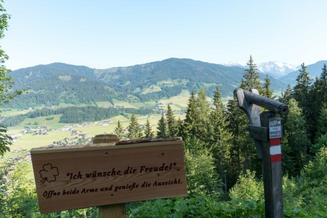 Herrliche Aussichtspunkte entlang des Weges der guten Wünsche