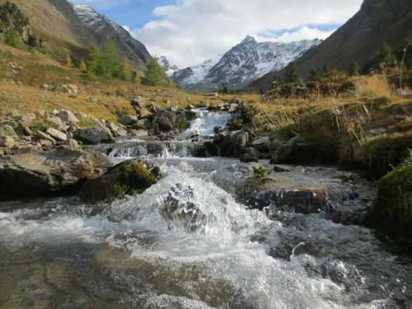 Blick ins Larstigtal mit dem Strahlkogel (3.290m)