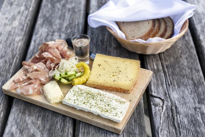 Brettljause bei der Vergaldaalpe