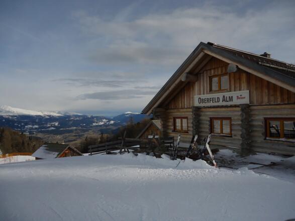 Oberfeldalm mit Blick in das Taurachtal