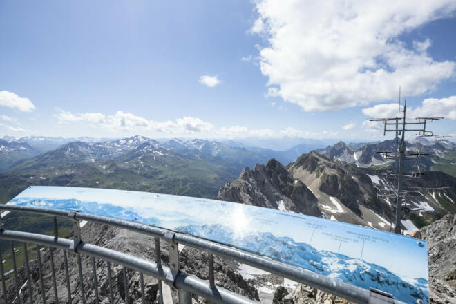 Aussichtsplattform Valluga (c) Lucas Tiefenthaler / Vorarlberg Tourismus
