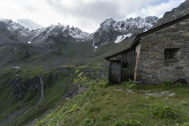 Zollhütte und Tübinger Hütte im Hintergrund (c) Martin Vogel / Vorarlberg Tourismus