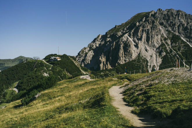 alternativer Weg zur Bergstation Malbun  (c) Dominic Berchtold / Vorarlberg Tourismus