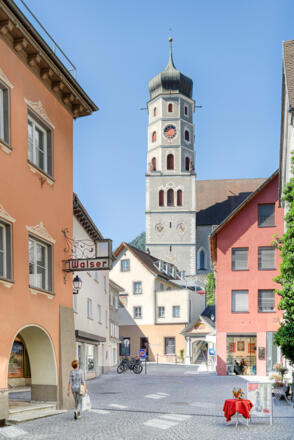 Blick von der Kirchgasse hinauf zur St. Laurentiuskirche