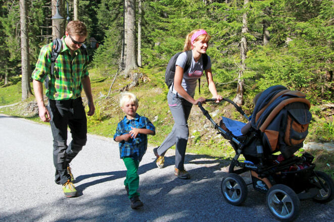 Kinderwagen am Mondpfad