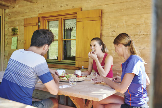 Stärkung auf der Alpe Sattelegg
