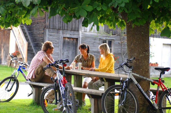 Rast bei Mountainbiken