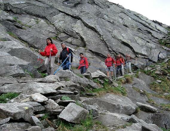 Abstieg von der Zittauer Hütte - teils mit Seilen gesichert