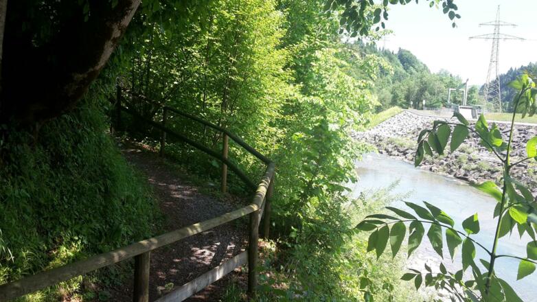 Weg nach Schwarzenberg vom Stausee