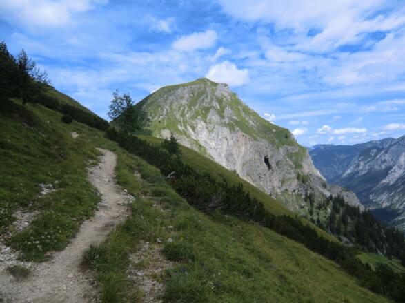 Östlich um das Ladizköpfl herum zum Mahnkopf