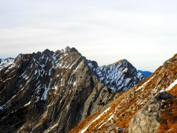 Blick zum Schwarzkogel und Angelmauer (~2000m)