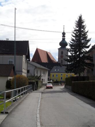 Die Kirche und das Zentrum von Sierning sind nicht mehr weit.