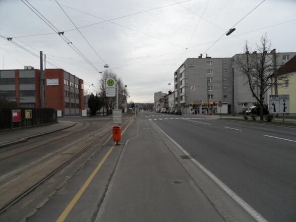 Die Wiener Straße führt vom Zentrum bis an die südliche Stadtgrenze von Linz.