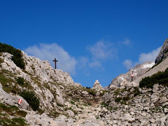 Gedenkkreuz 1765m vor der Klinserscharte