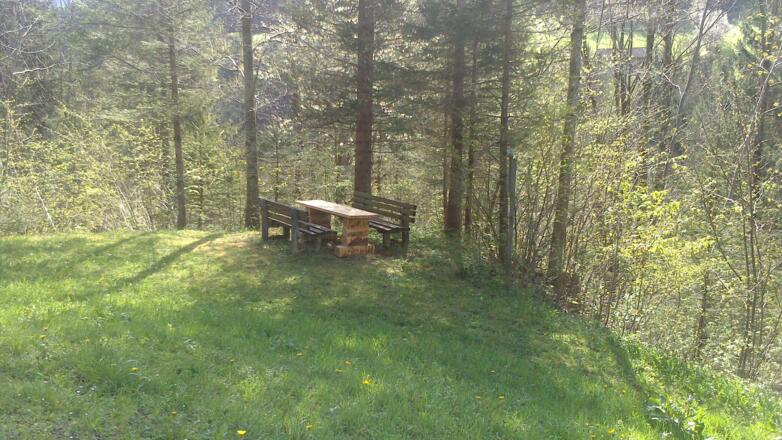 Idyllischer Rastplatz am Höhenweg