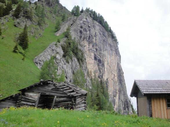 Die Gatterwand bei der Kapelle