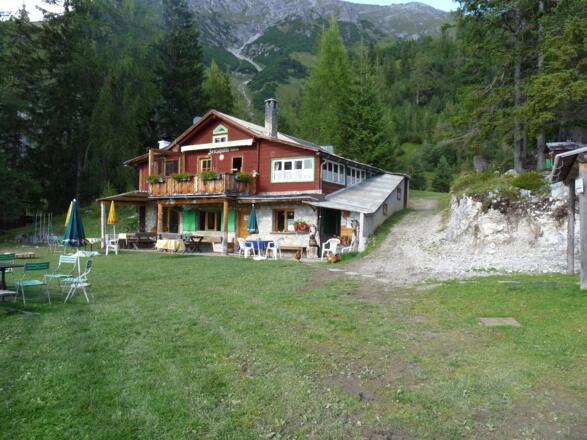 Nach der Ansbacher Hütte besteht auf der Fritzhütte (1727 m) eine weitere Einkehrmöglichkeit.