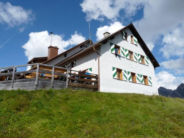 Nach einer langen Tour endlich bei der Ansbacher Hütte.