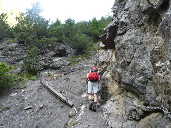 Durchaus steil zieht sich der Steig anfänglich bergwärts.