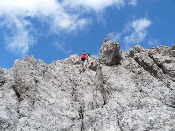 Der Fels ist durchwegs brüchig, deshalb bedarf es immer höchster Konzentration.