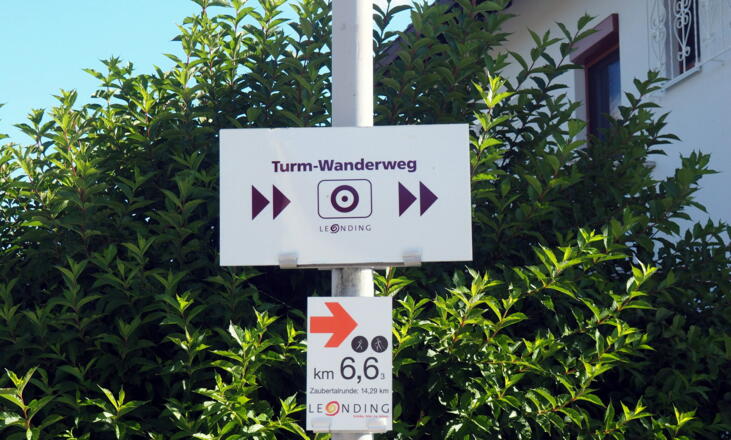 Tafel Turm Wanderweg beachten