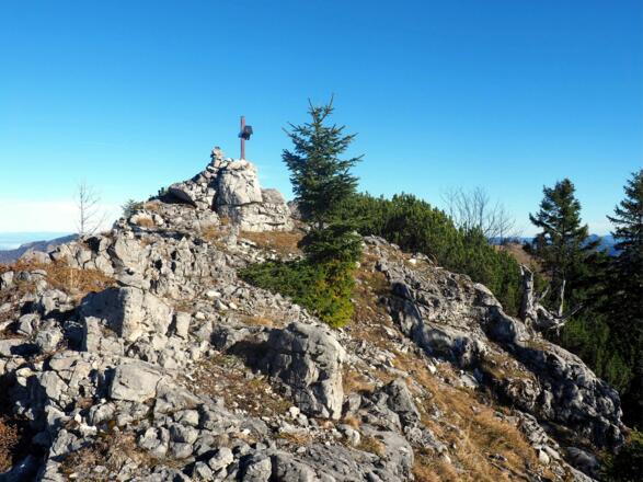 Ausstieg und Blick zum Gipfelkreuz