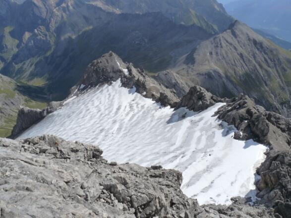 Der Blick schweift hinunter zum Vorderseeferner.