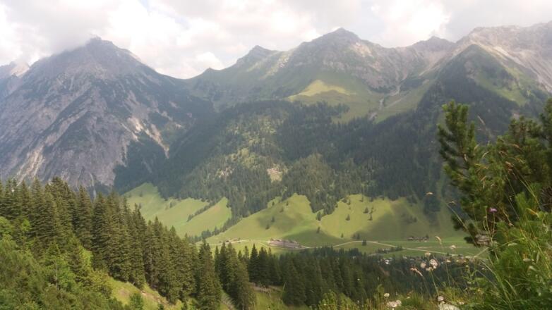 Ausblick vom Grenzpunkt zur Gamperdonaalpe.