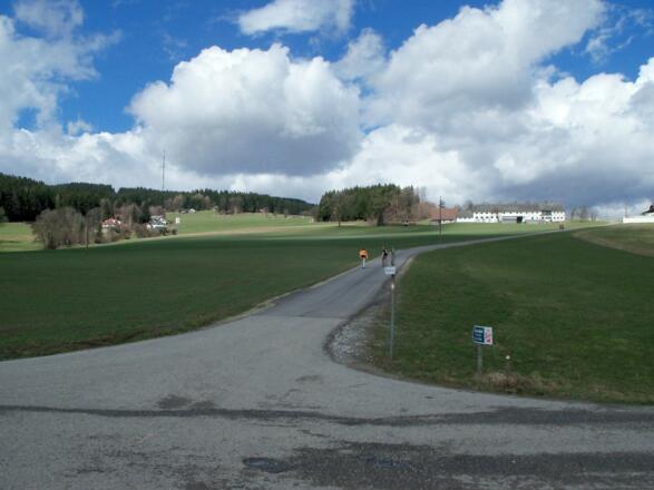 Weiter auf Asphalt Richtung GIS