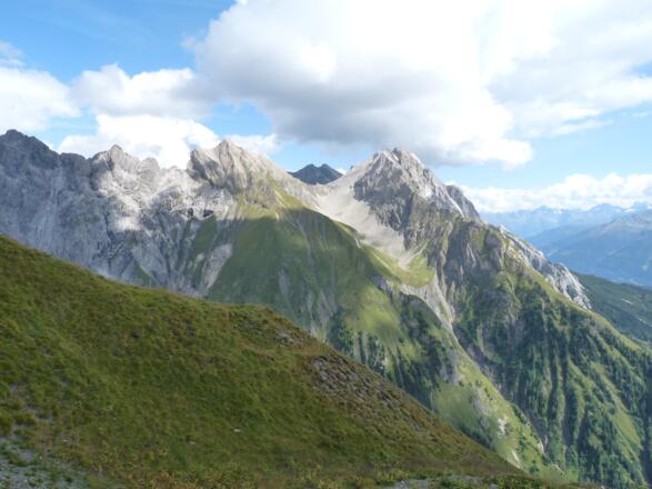 Blick vom Flarschjoch hinüber zur Eisenspitze.