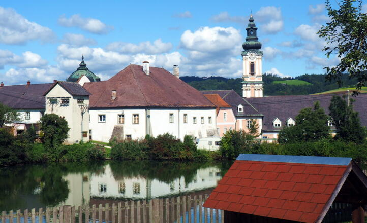 Zisterzienserstift ~265m