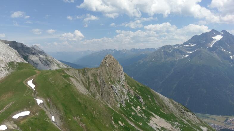 Malatschkopf, rechts Hoher Riffler